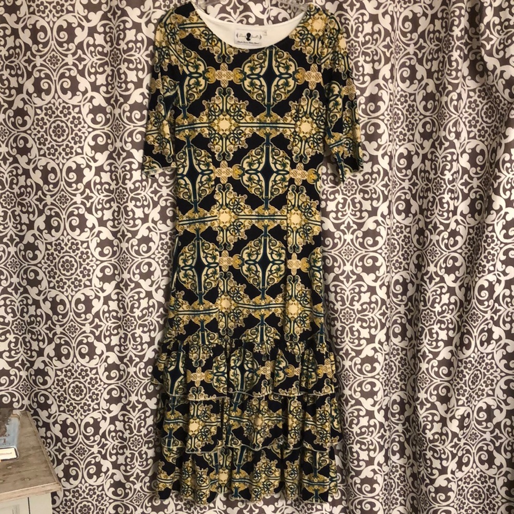 Good used condition. Dainty Jewell’s  dress size small.